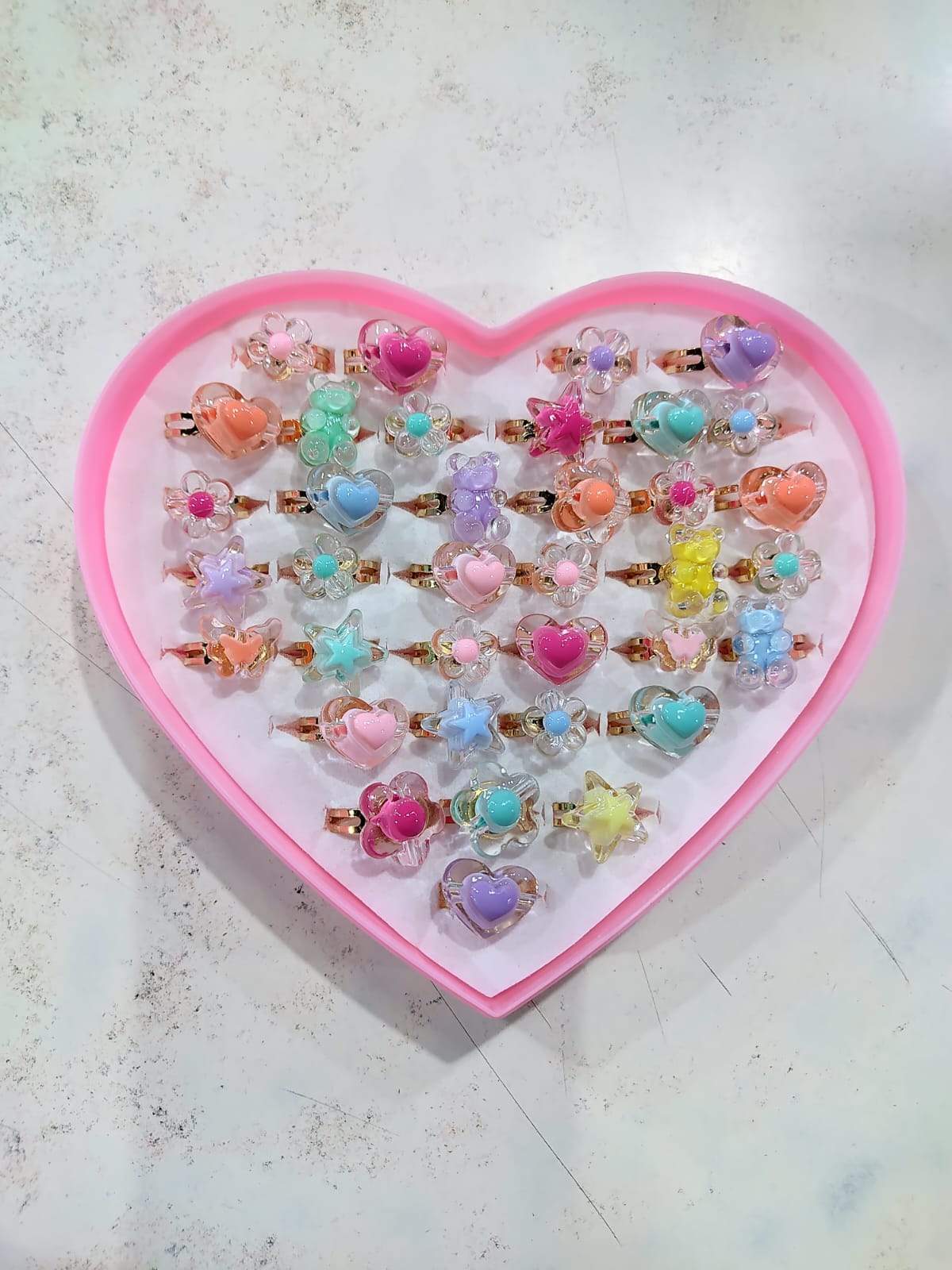 ✨ ANILLOS INFANTILES DE METAL CON DISEÑOS ACRÍLICOS – PRECIO POR CAJA x36 ✨