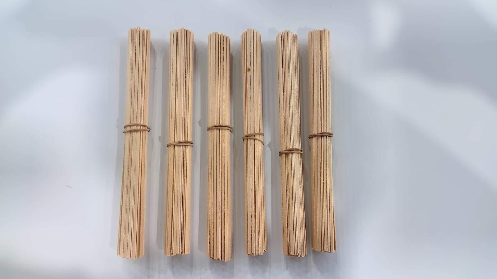 🌲 Varillas de Pino para Sahumerios (100 Unidades)