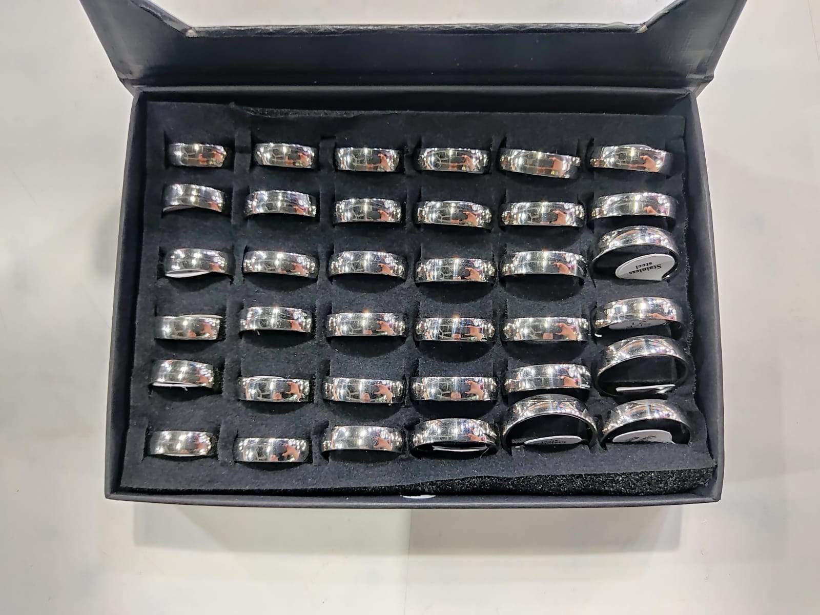 ✨ ANILLO ALIANZA PLATEADO DE ACERO – PRECIO UNITARIO ✨